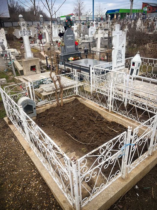Vând Loc de veci în Cimitirul Radu Negru Vechi - Brăila