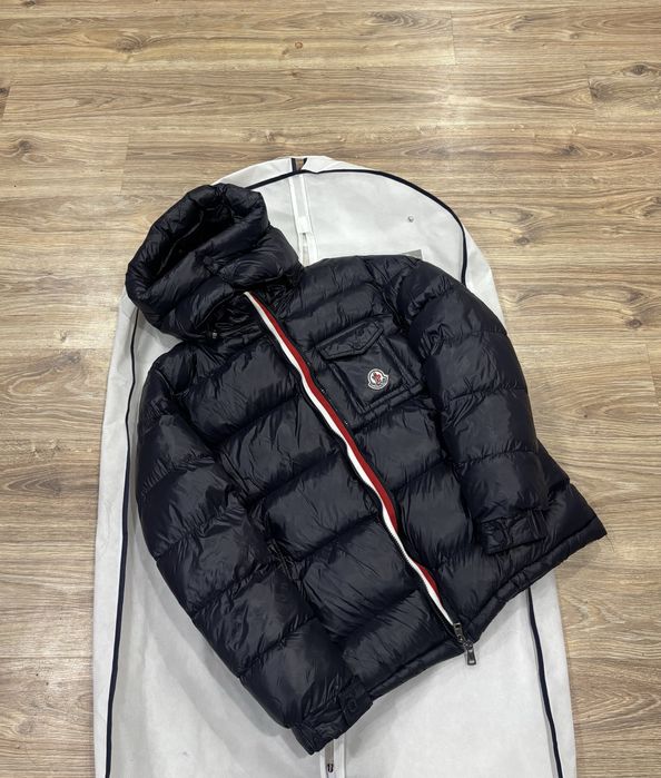 Продам куртку Moncler