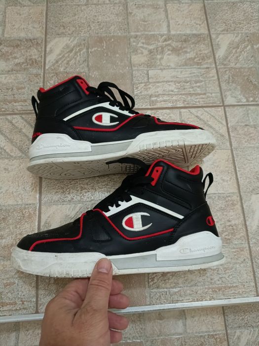 Маратонки Nike и Shampiom