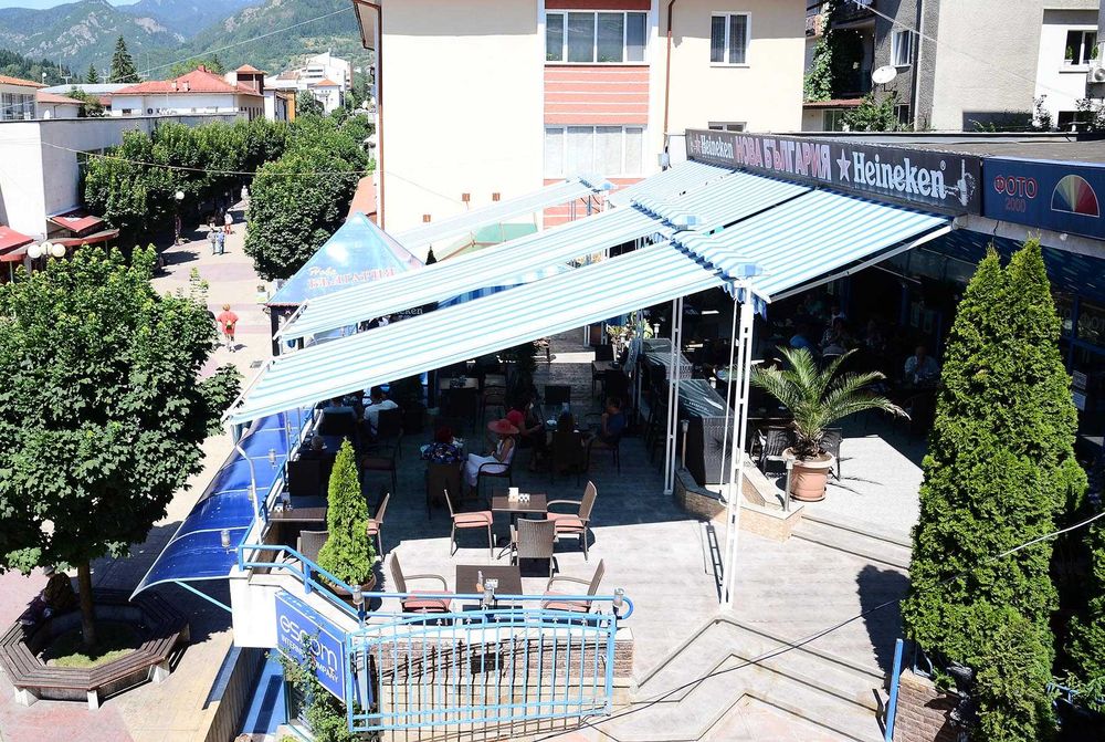 Продава се Заведение в Смолян, Нов център - 578 кв.м за 1194 €/кв.м - Снимка #2