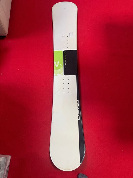 Vând placa de snowboard nouă nefolosită