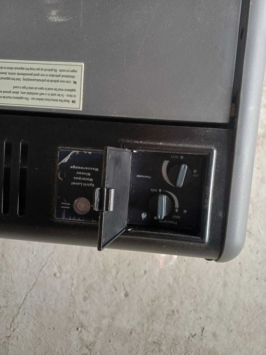 Vând mini frigider pe gaz si curent