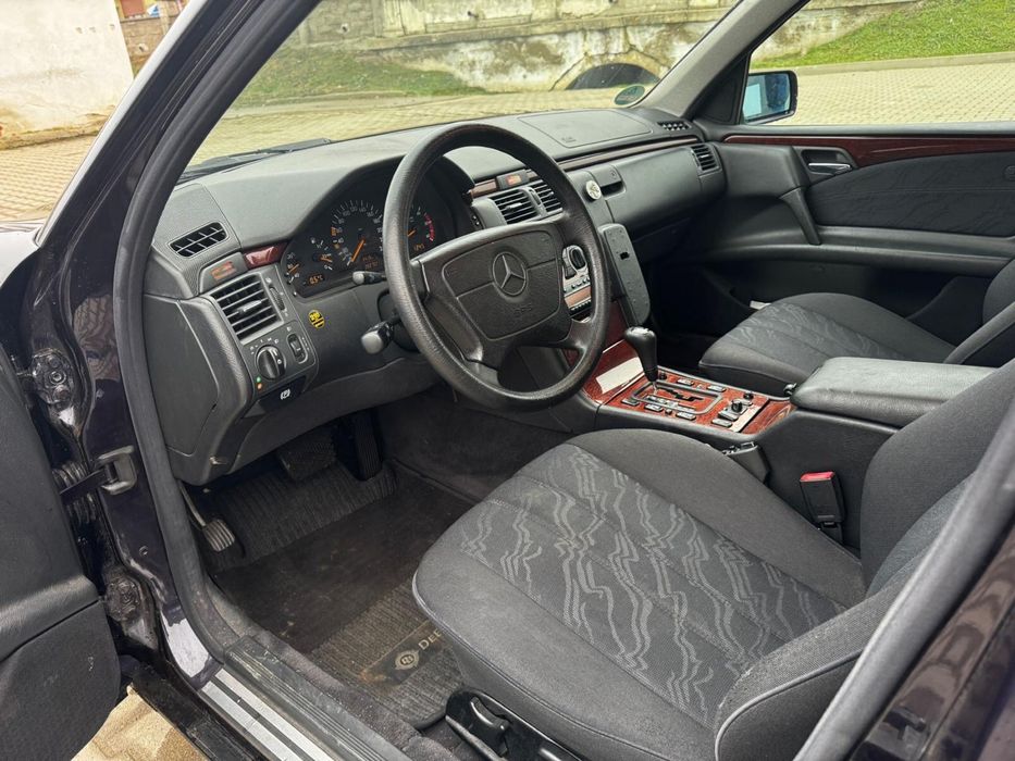 Mercedes E220 SD Funerar / Dric *Automat*