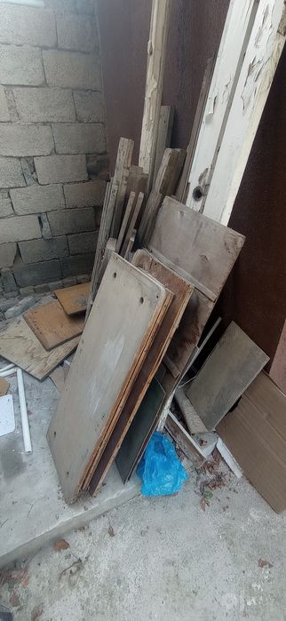Отдам даром дрова и диван в придачу
