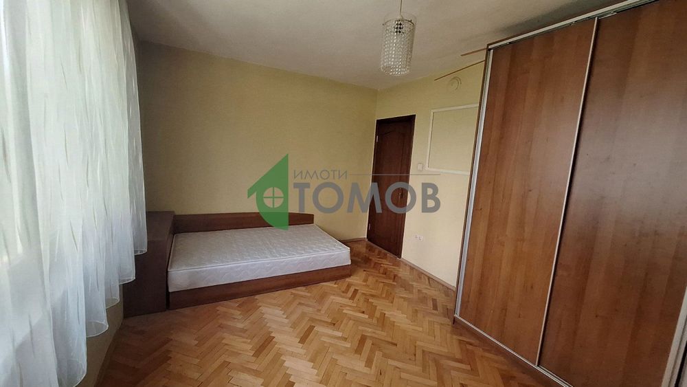 Тристаен апартамент в централната градска част