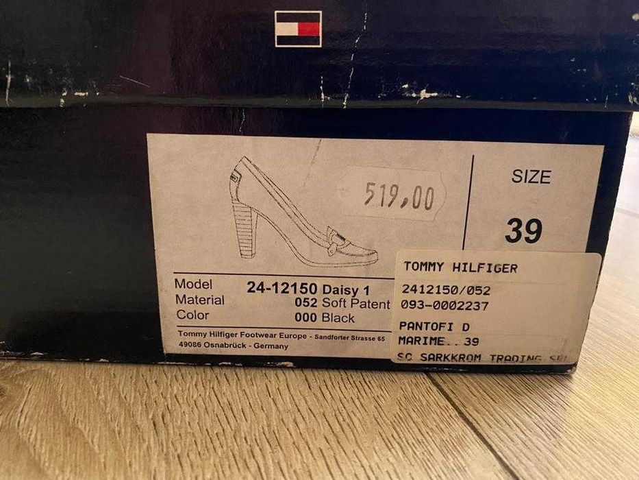 Pantofi de dama TOMMY HILFIGER, piele lacuita neagra, masura 39.