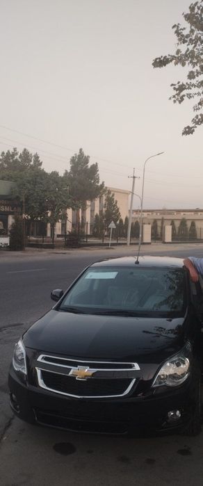 Cobalt avtomobili 4 pozitsiyasi qop-qora