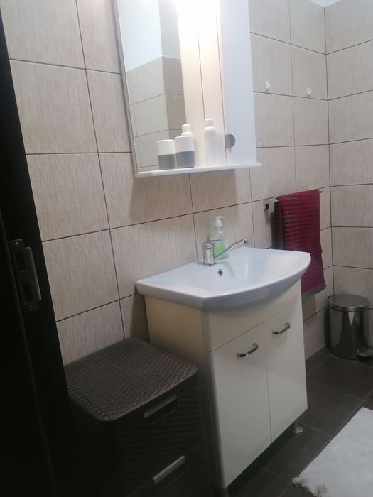 Particular inchiriez garsoniera