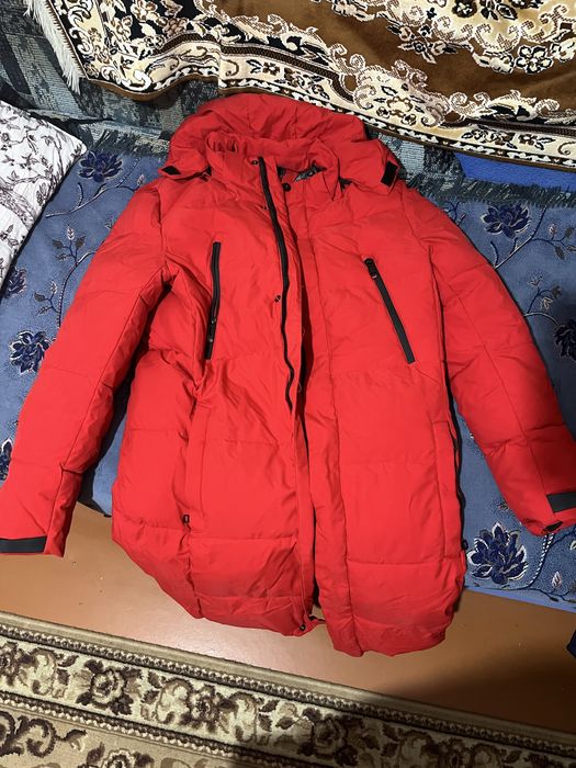 продам красную куртку