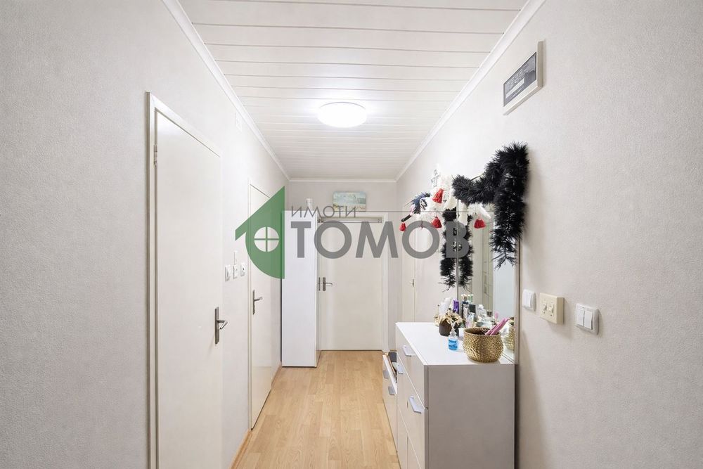 Просторен тристаен апартамент в района на Центъра