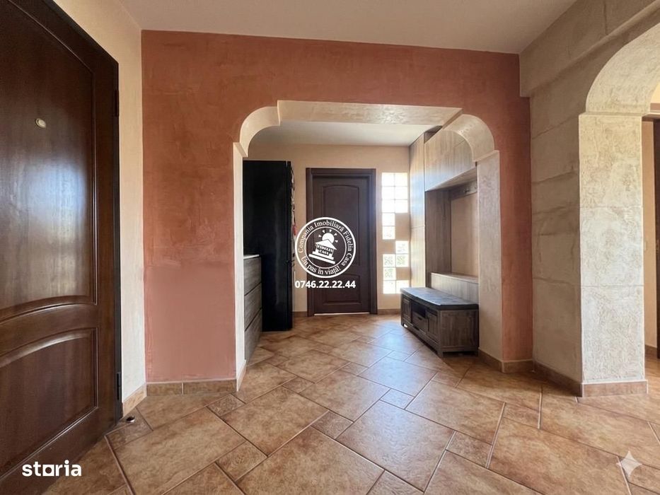Apartament spectaculos, bloc tip vilă, Târgu Cucu