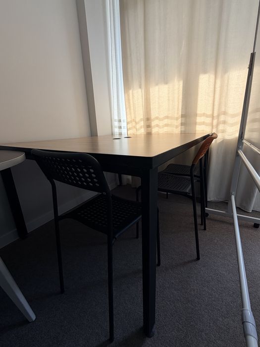 Столы и журнальный стол в офис