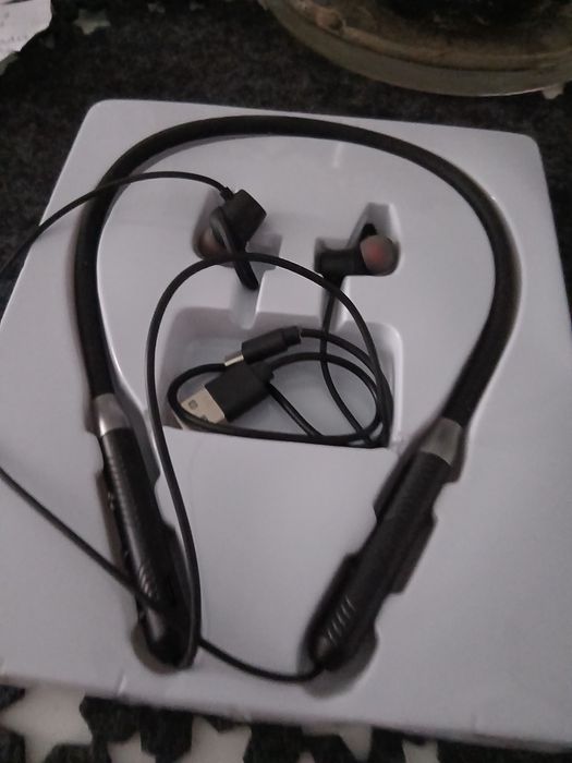 Продавам Bluetooth слушалки безжични  Thec
