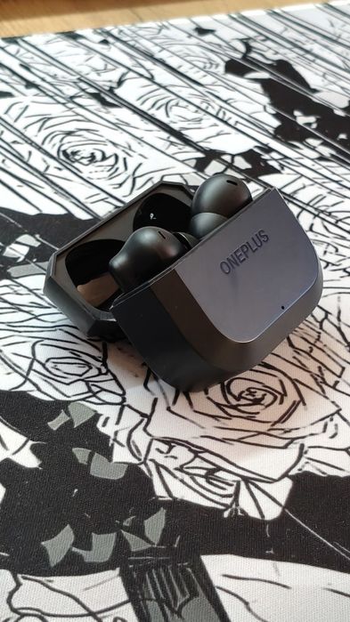 Наушники OnePlus в хорошем состоянии