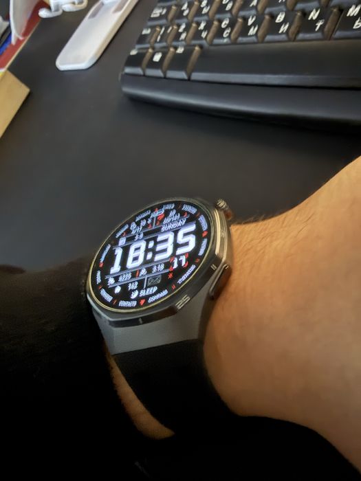 На продажу смарт часы: Huawei GT 6 Pro