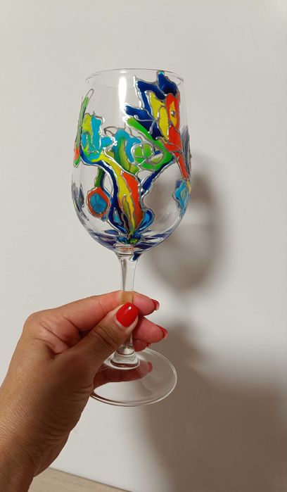 Ръчно рисувани чаши за вино