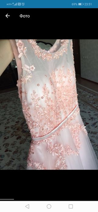 Красивое женское платье