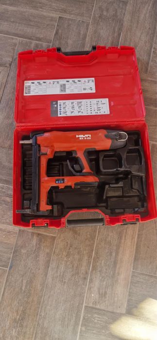 Pistol HILTI pentru cuie
