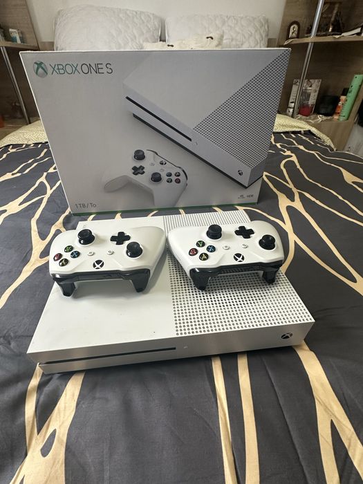 Vand consola xbox one