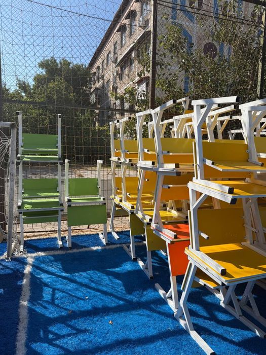 Парта 2 кишилик , 2 та стули бор