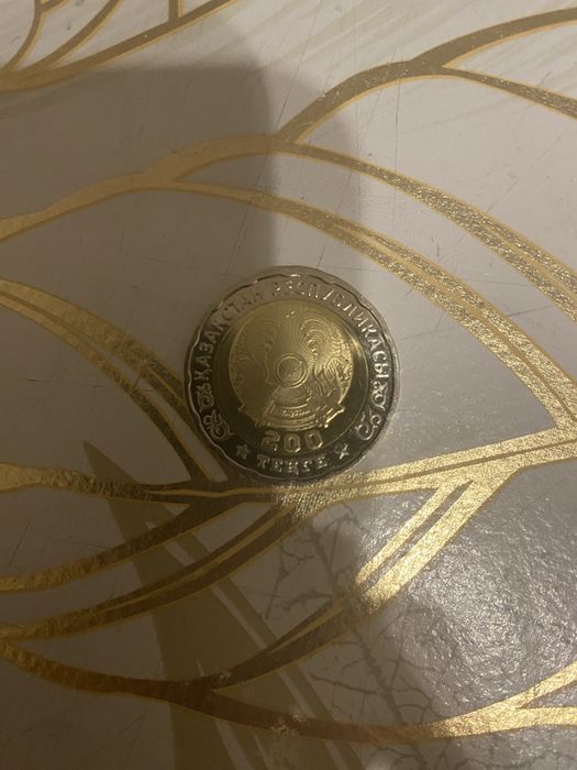 Продам монета 200 тенге 80 лет.