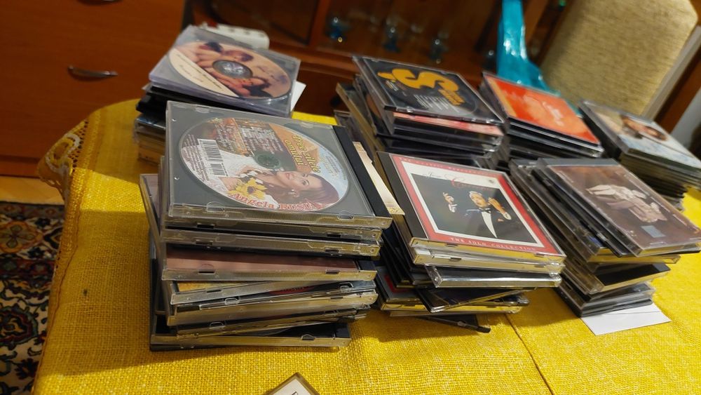 CD-uri cu muzica veche