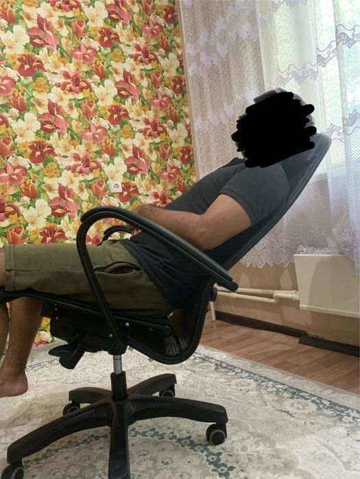 Офисная кресло.