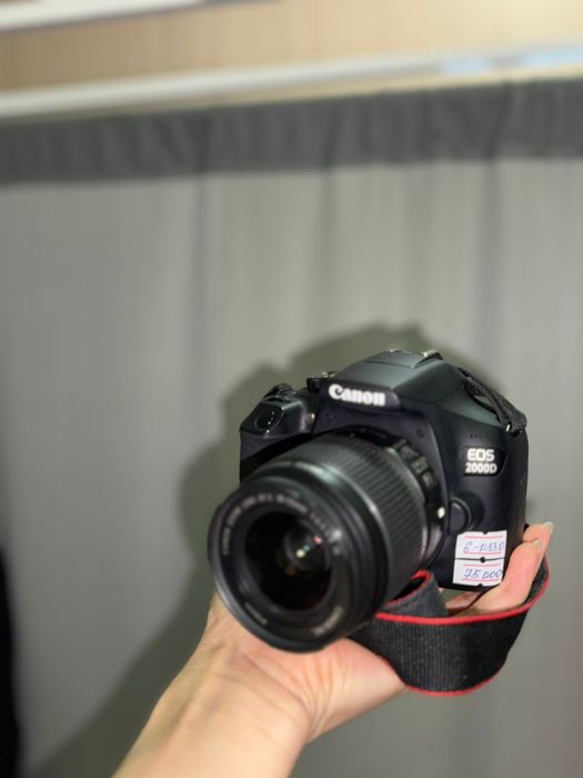 Canon EOS  2000D