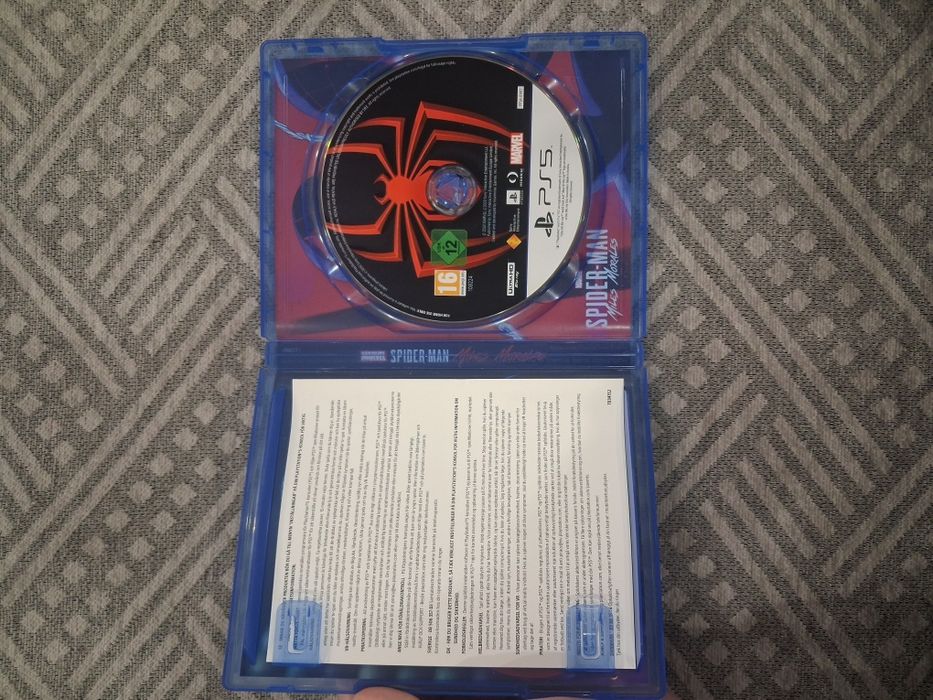 Spider man miles morales на английском