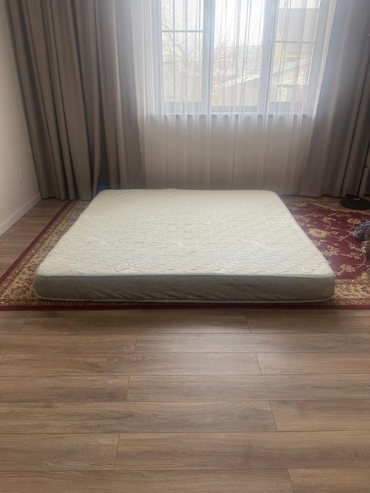 Матрас двух спальный , размер 200/200 , цена 10 тысяч