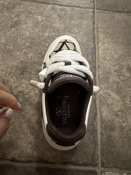 Кецове кафяво с бяло