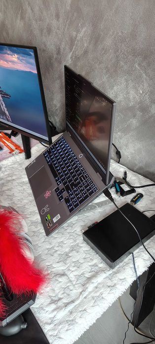 Laptop Gaming LENOVO LOQ 15ARP9 AMD Ryzen 7 7435HS pana la 4.5GHz, 15.6" FHD 24GB SSD 1TB NVIDIA GeForce RTX 4070 8GB, in Garantie, Factura