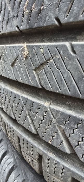 22г. 245 40 18 гуми Vredestein Quatrac pro dot.4822