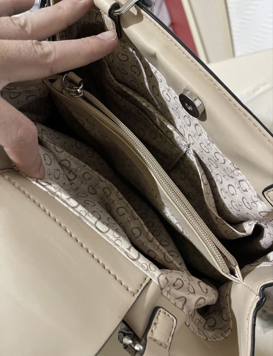 Дамска чанта Guess