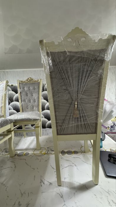 Новый стол и стулья