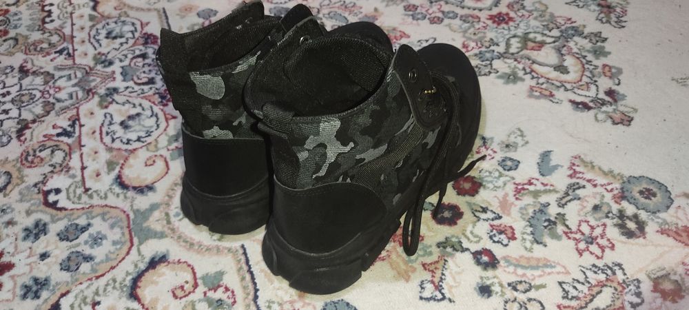 Кроссовки  новые