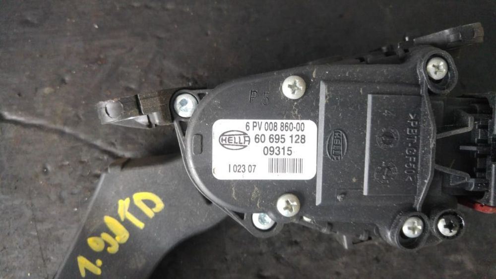 Pedala acceleratie 1.9 jtdm alfa romeo 159 150 cp 60695128