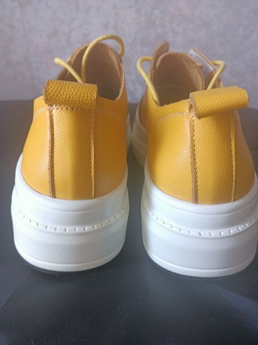 Кроссовки кожаные женские