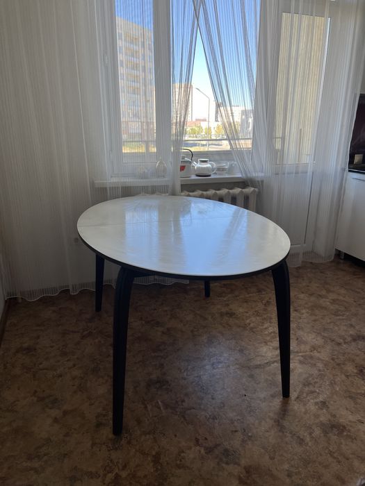 Продается стол для кухни