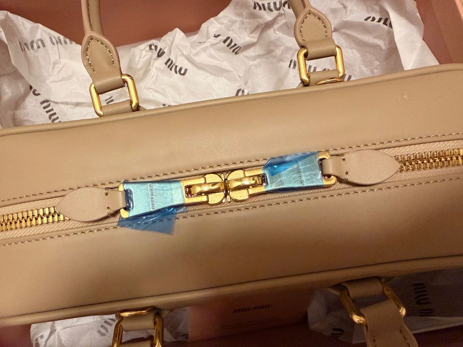 Кожена чанта Miu Miu