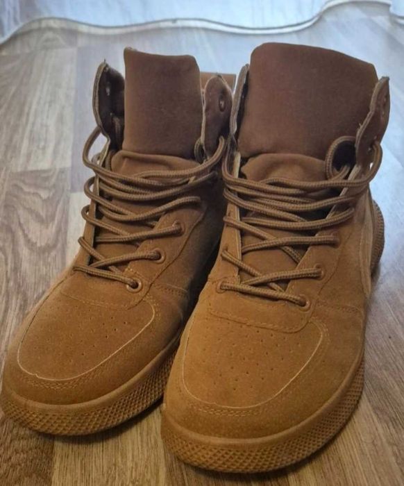 Ghete de bărbați ,marca Ombre,mar 42,purtate 1-2 ori.Pret 110 lei, neg