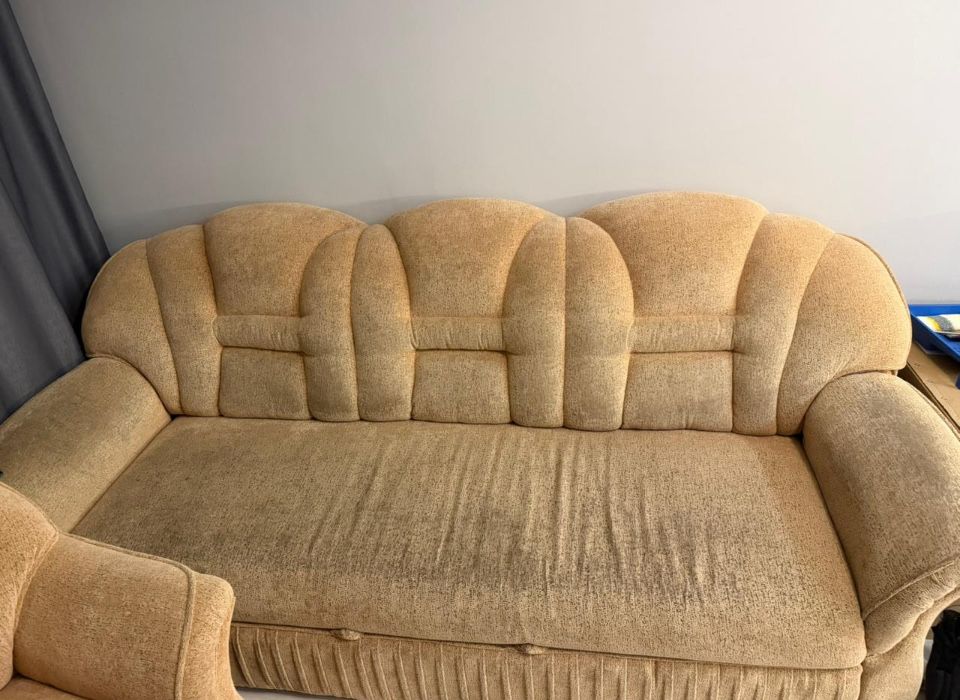 Отдам рабочий диван и два кресла