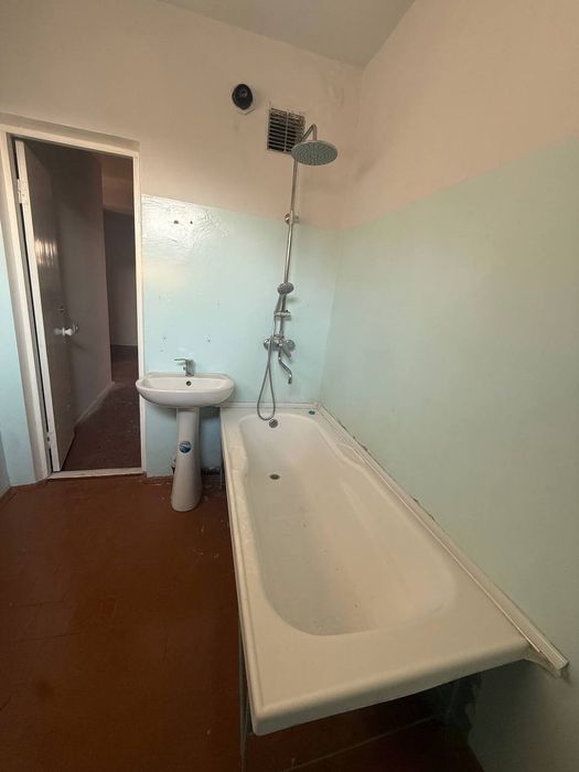 Продаётся 4/3/4 Каракамыш-2/4 Мухбир кирпич Банковский дом Балкон 2х9