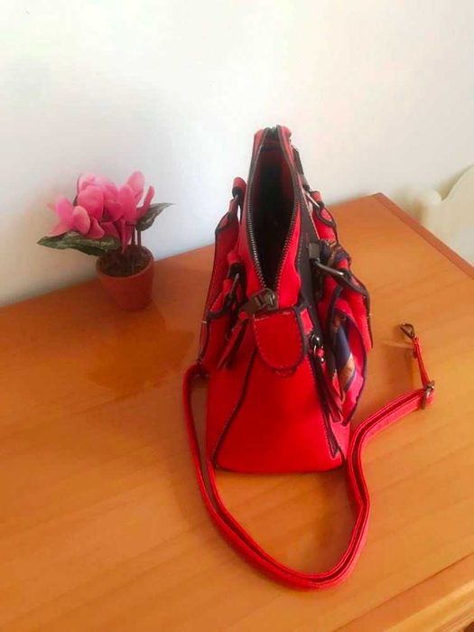 Дамска шикозна кожена чанта нова