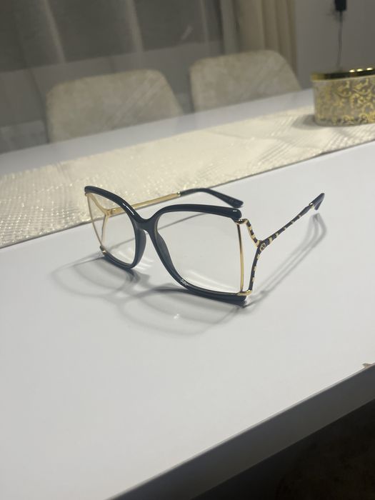 Vand ochelari gucci de vedefe sau de soare