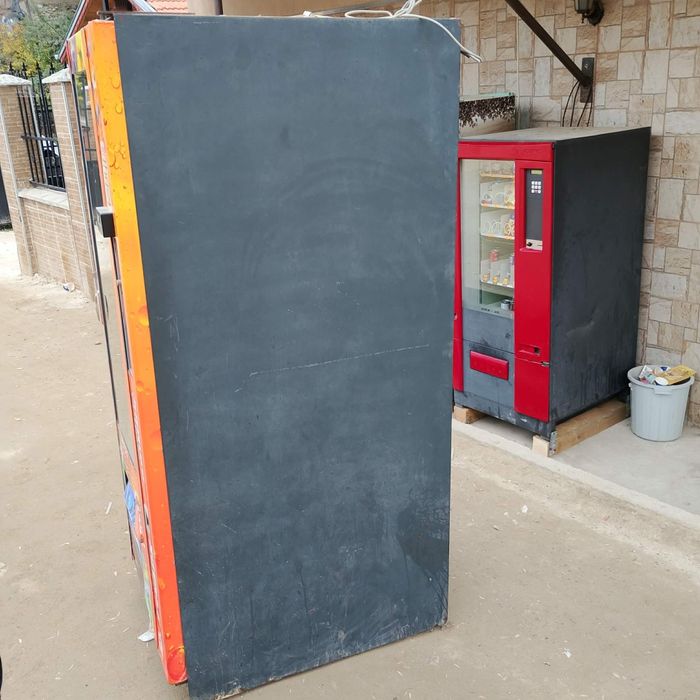 Вендинг машина цяла за части