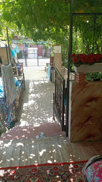 Квартира сотилади.