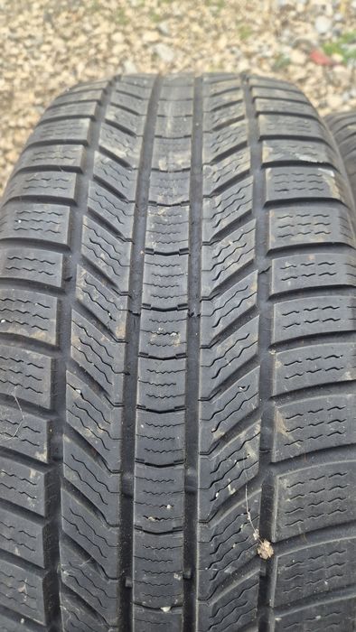 Продавам 2бр гуми Континентал 215 55 17
