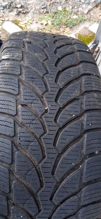 Гума 205/60/16 . Еденичка е