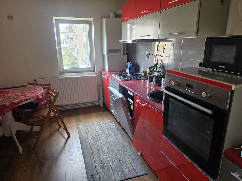Inchiriez apartament 4 camere (80mp)